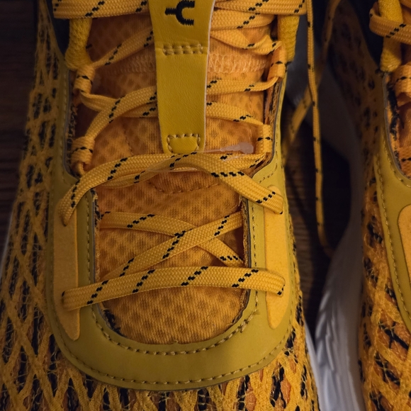 Under Armour Curry Flow 9 Steeltown Gold Yellow and Black Athletic Shoes US17 - Picture 4 of 11